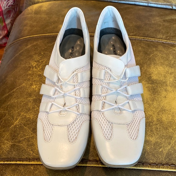 Walking Cradles 9 white adjustable strap comfort shoes - Picture 1 of 7